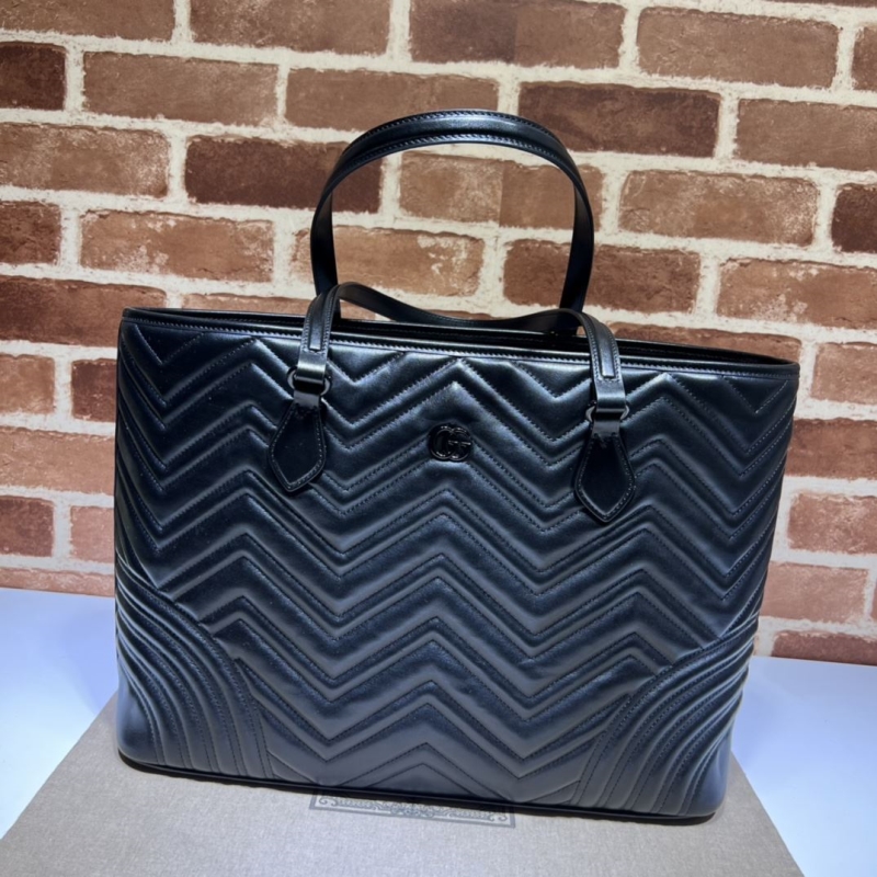 G*u*i shopping bags